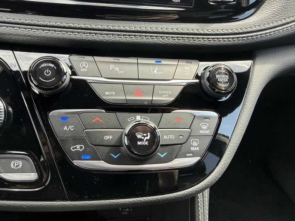 New 2027 Chrysler Pacifica Limited AWD/4WD image 22