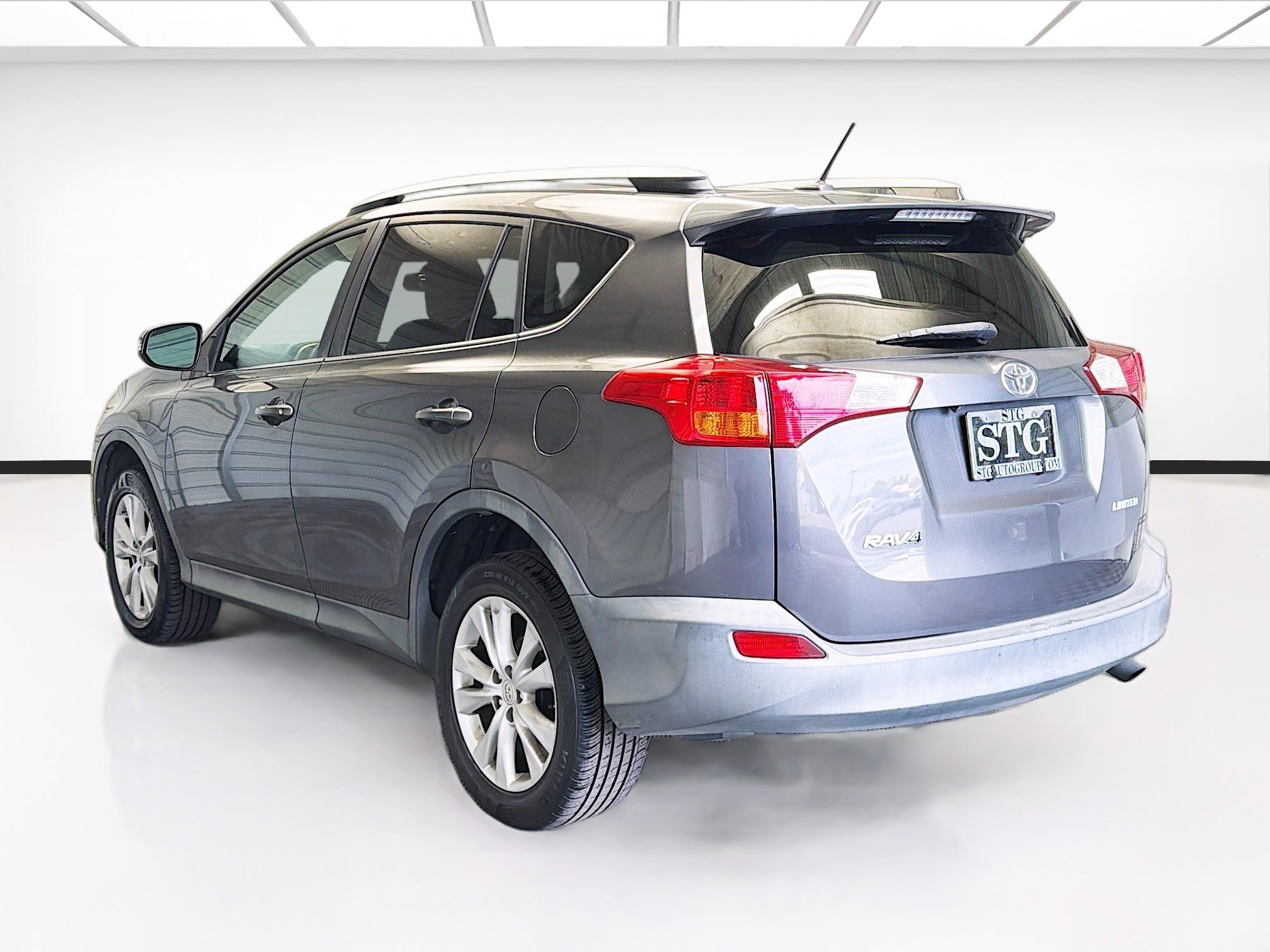 Used 2015 Toyota RAV4 Limited w/ Technology Package FWD image 6