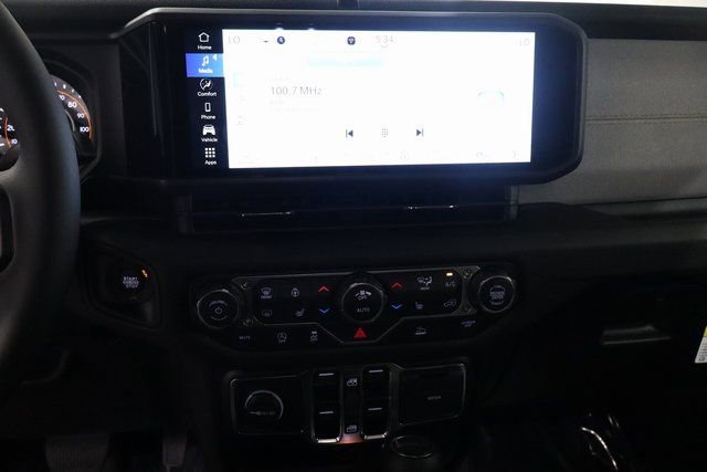 New 2025 Jeep Gladiator Sport AWD/4WD image 19