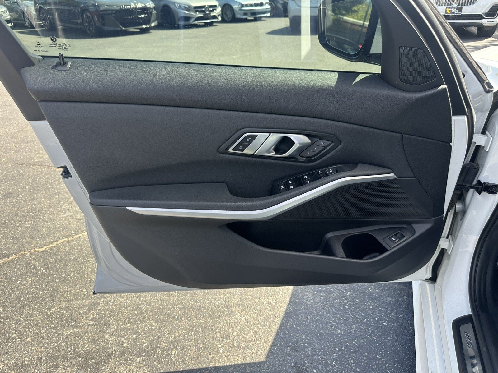 Used 2020 BMW 330i Sedan w/ M Sport Package RWD image 26