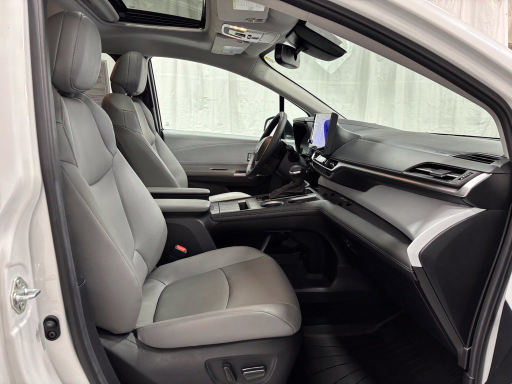 Used 2026 Toyota Sienna XLE AWD/4WD image 65