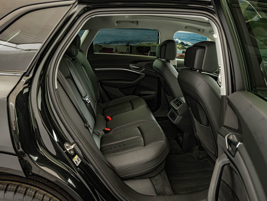 Used 2021 Audi e-tron Premium w/ Convenience Plus Package AWD/4WD image 33