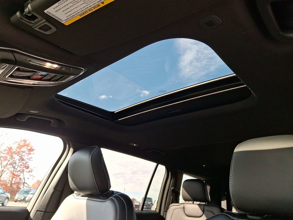 Used 2023 Jeep Grand Cherokee L Altitude image 16