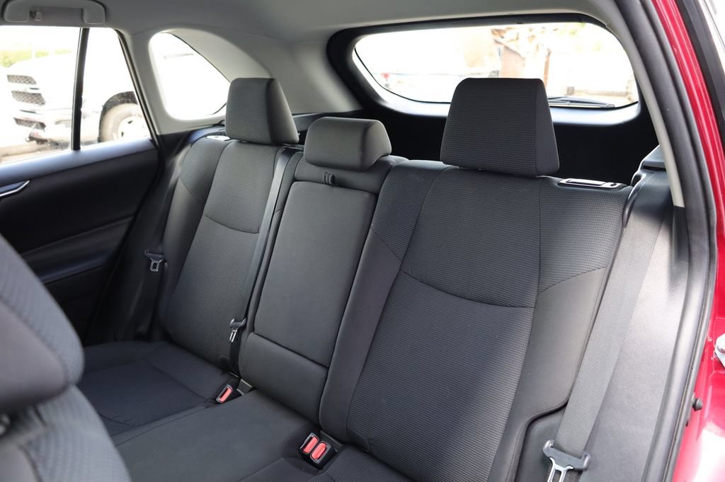 Certified 2021 Toyota RAV4 LE AWD/4WD image 21