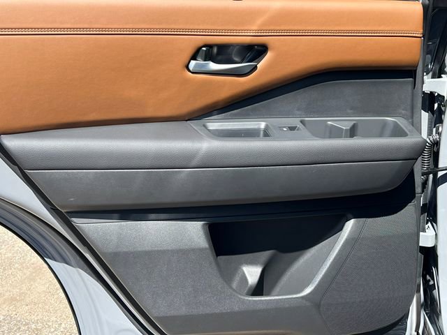 New 2026 Nissan Pathfinder Platinum image 35