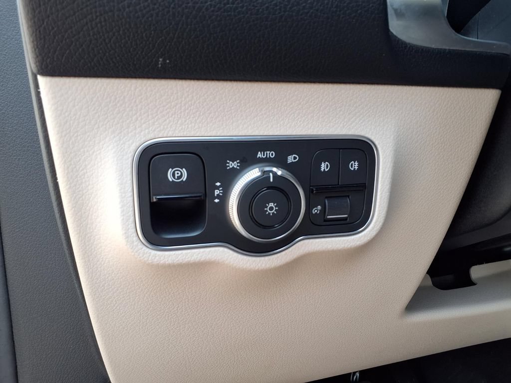 Used 2021 Mercedes-Benz GLB 250 4MATIC image 12
