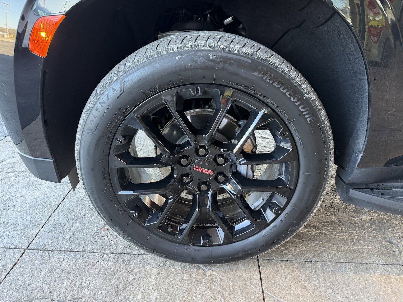 Used 2023 GMC Yukon XL SLT w/ SLT Luxury Package image 11