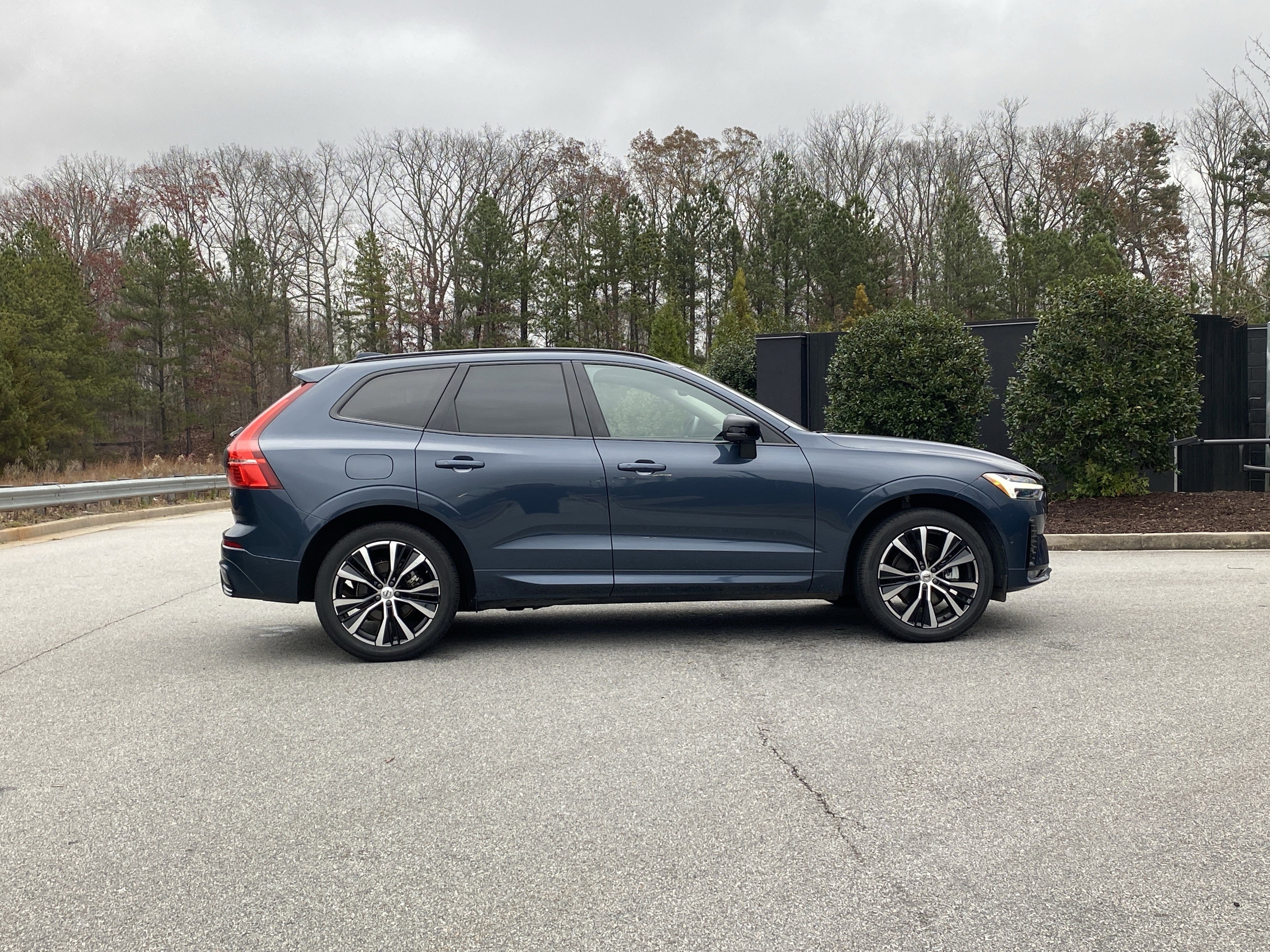 Used 2025 Volvo XC60 B5 Plus image 5