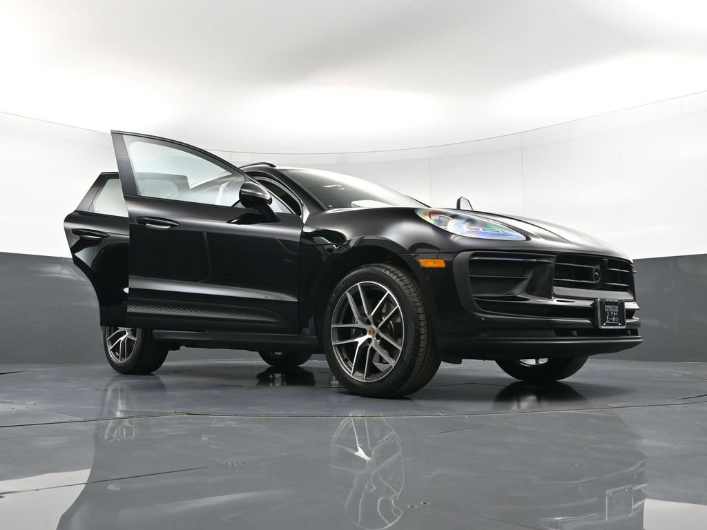 Certified 2026 Porsche Macan AWD/4WD image 37