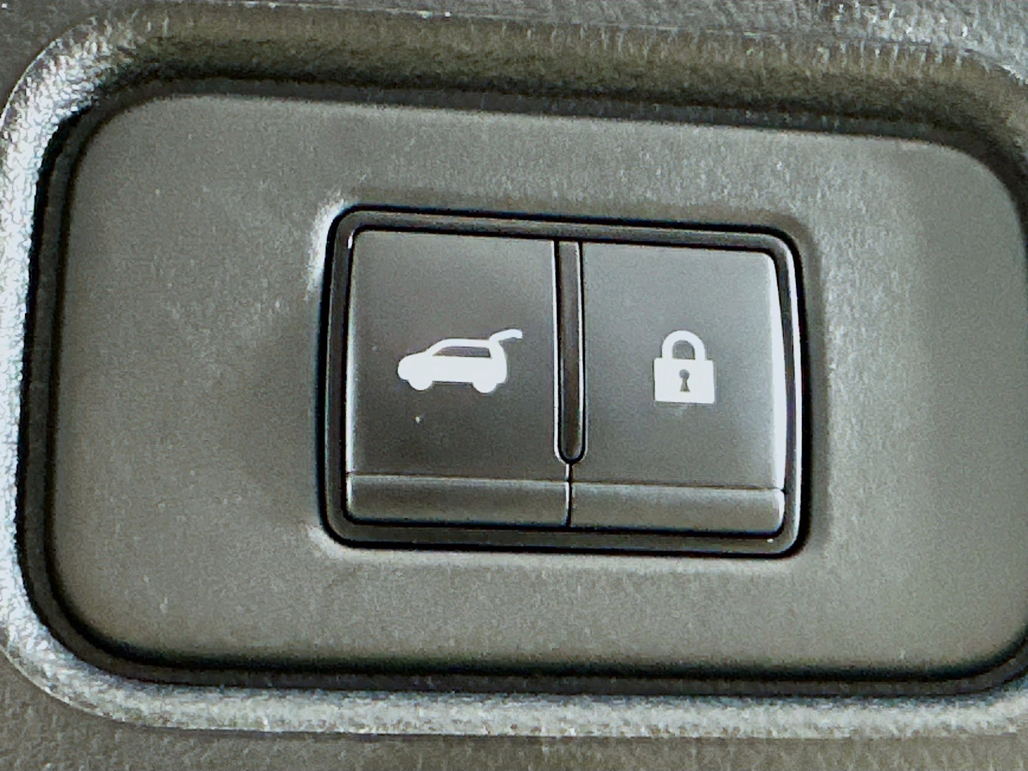 Used 2025 Nissan Pathfinder SV image 30