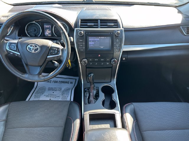 Used 2017 Toyota Camry SE w/ Moonroof Package FWD image 18