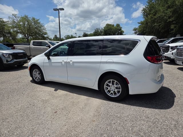 New 2027 Chrysler Pacifica Select FWD image 8