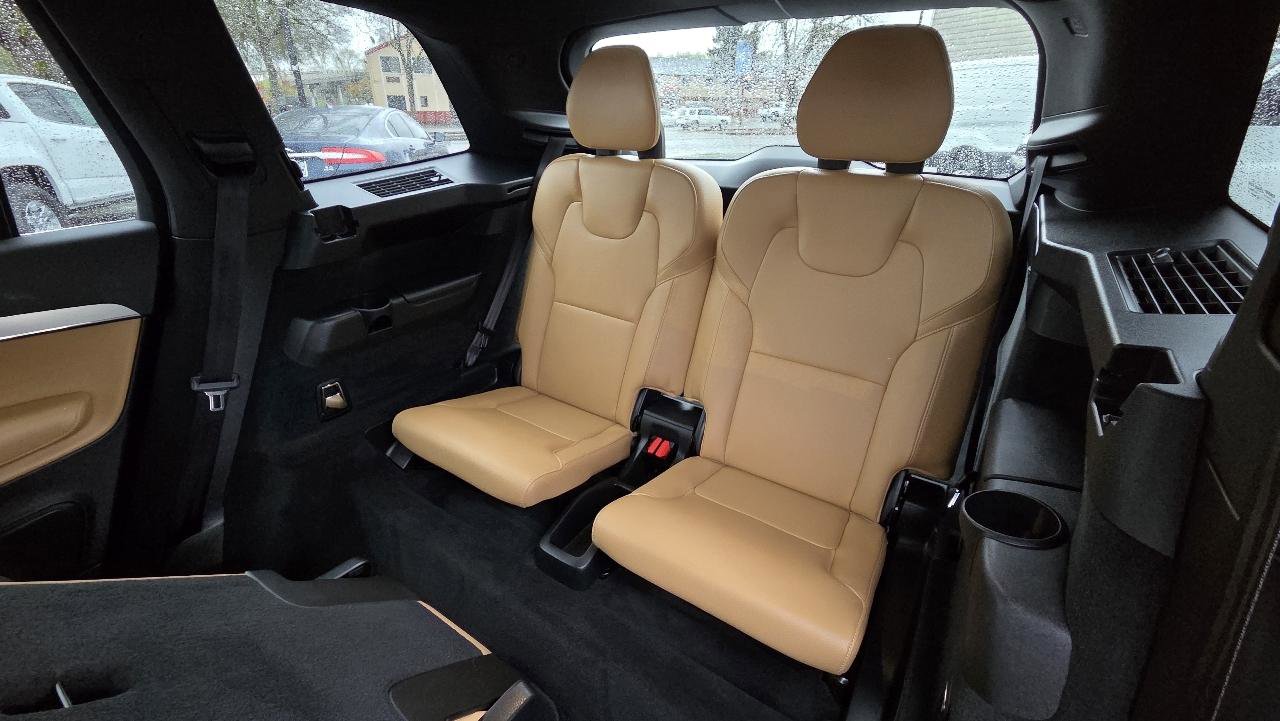 Used 2018 Volvo XC90 T5 Momentum w/ Convenience Package image 18
