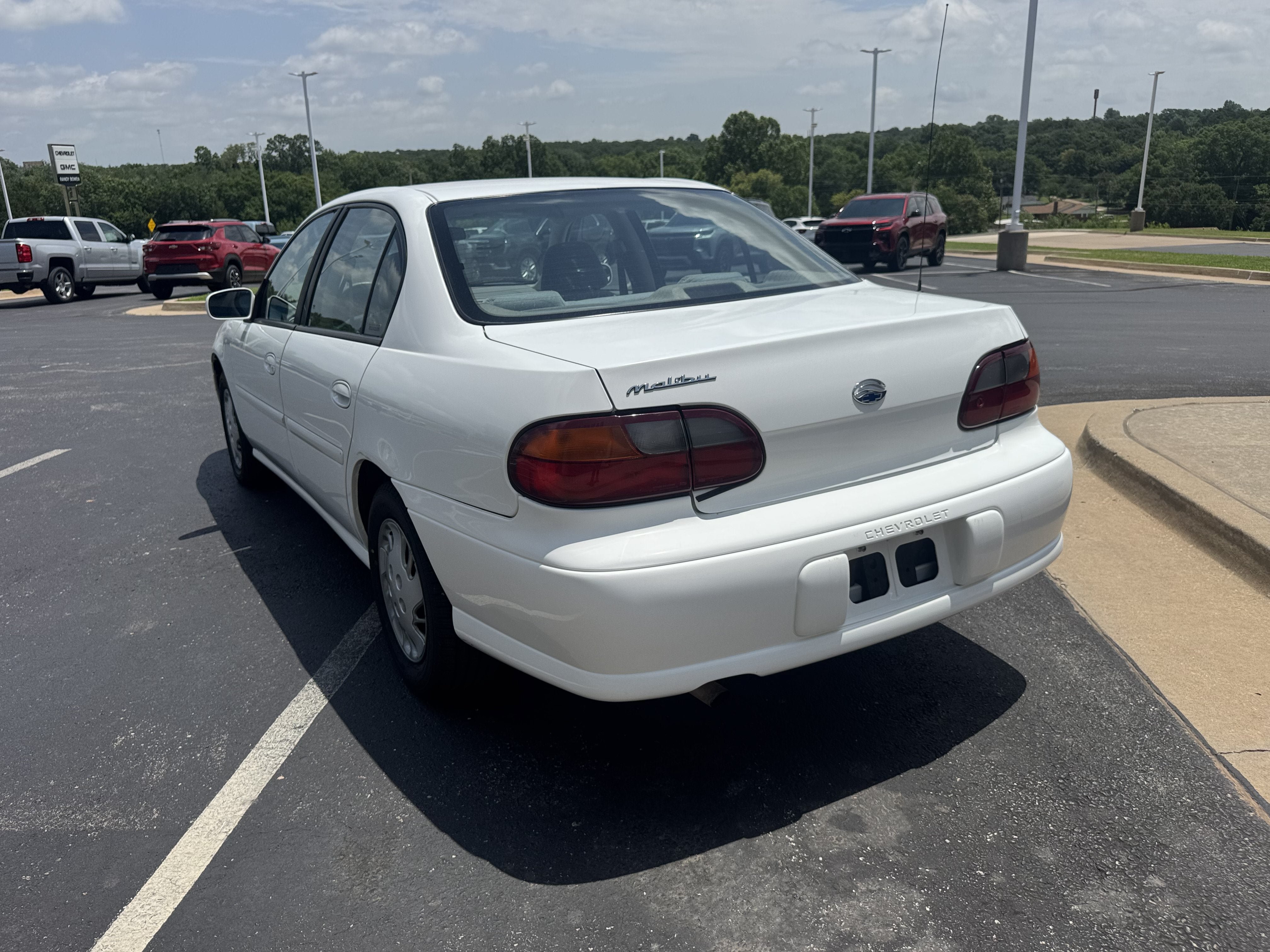 Used 1999 Chevrolet Malibu w/ Preferred Equipment Group 1 FWD image 3