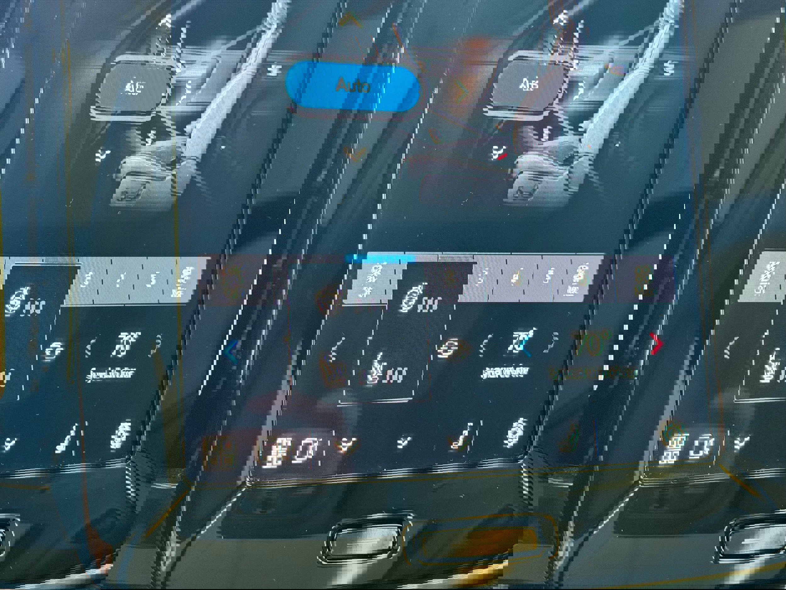 Certified 2025 Volvo XC40 B5 Plus image 20