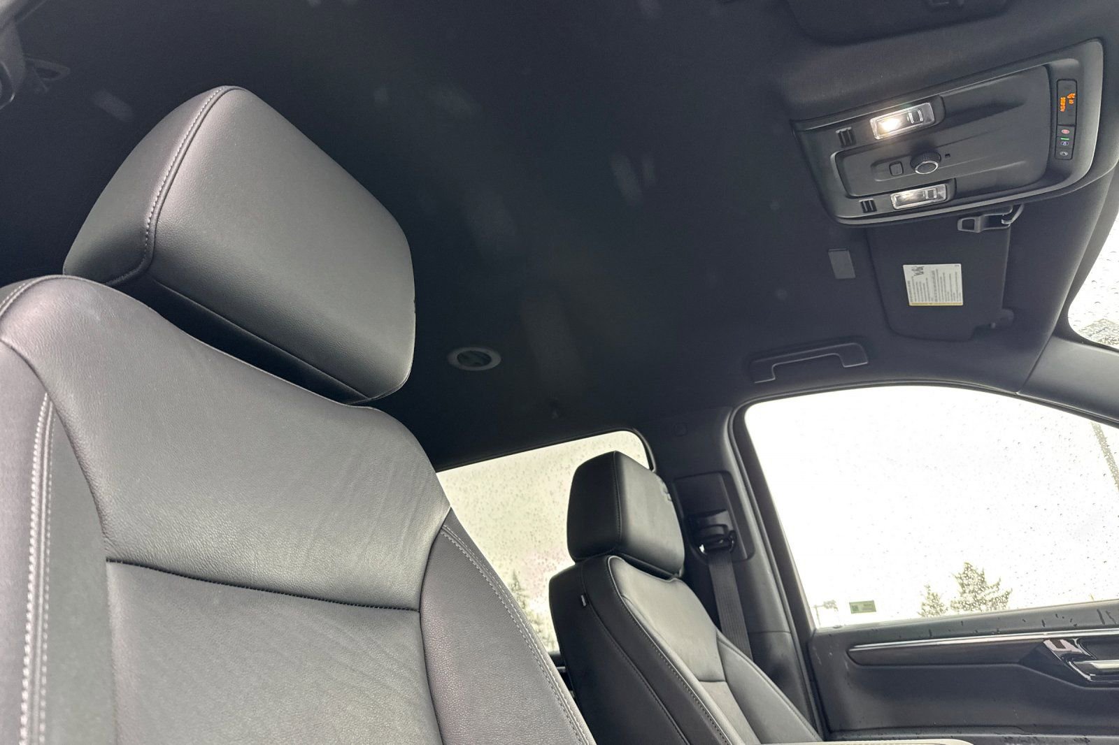 Used 2025 Chevrolet Suburban Z71 AWD/4WD image 18