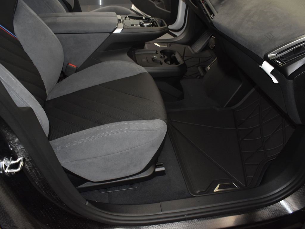 New 2026 BMW iX xDrive60 w/ M Sport Package image 30