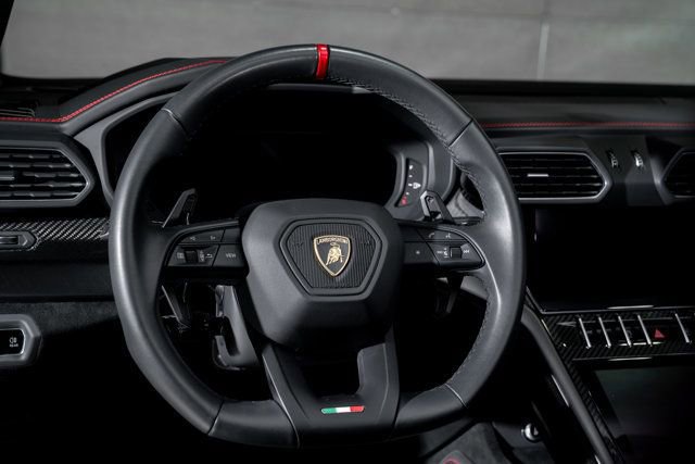 Used 2023 Lamborghini Urus Performante image 12