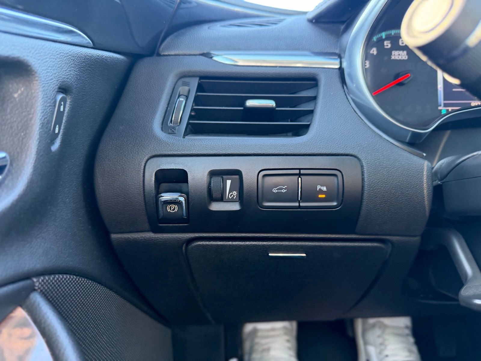 Used 2014 Chevrolet Impala LT w/ Convenience Package image 18