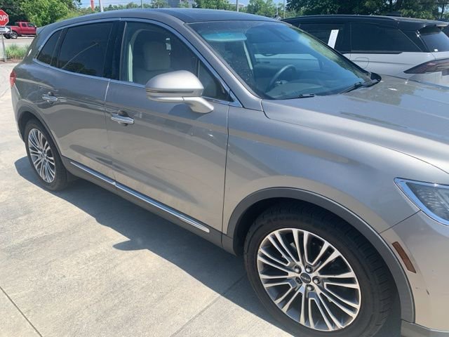 Used 2016 Lincoln MKX Reserve w/ Climate Package FWD image 3