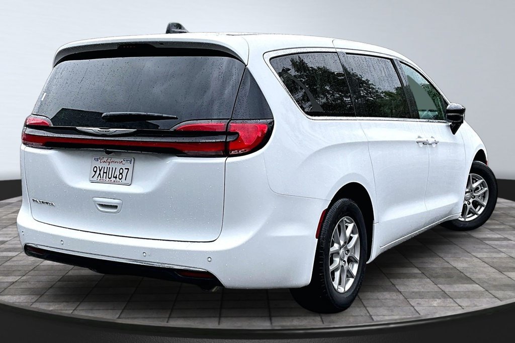 Used 2026 Chrysler Pacifica Select FWD image 23
