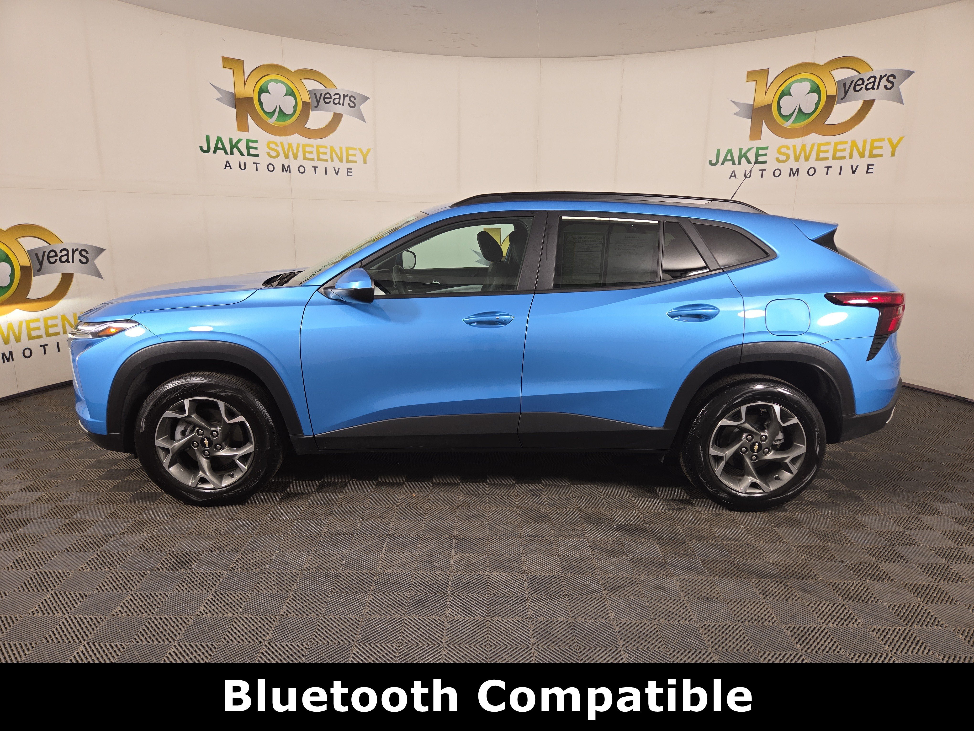 Used 2025 Chevrolet Trax LT w/ LT Convenience Package FWD image 4