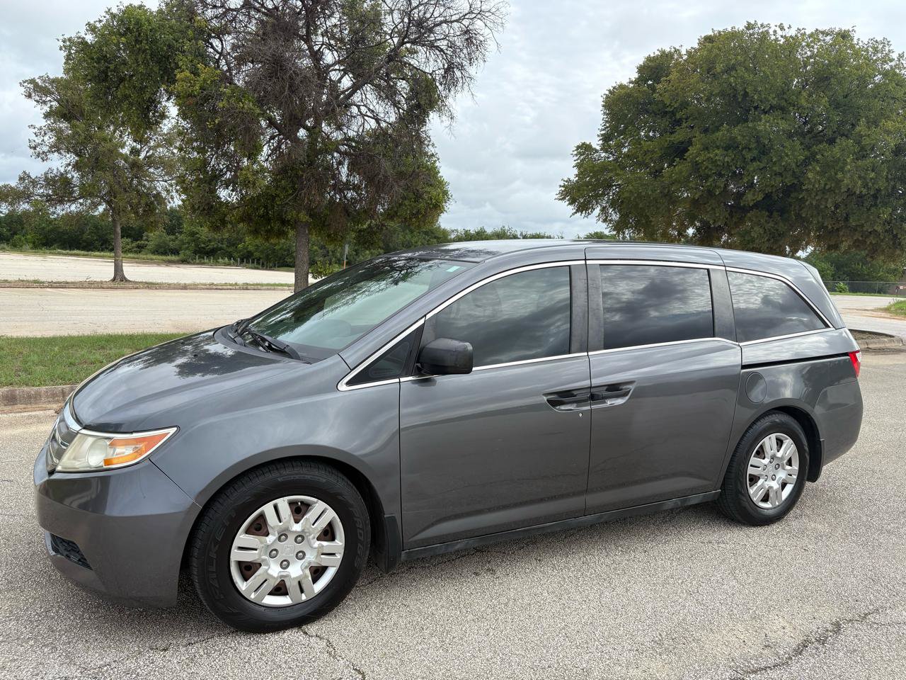 Used 2011 Honda Odyssey LX image 2