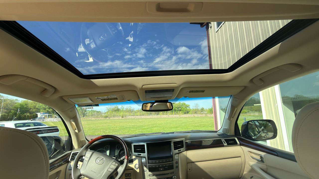 Used 2013 Lexus LX 570 4WD image 23