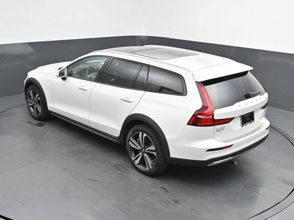 New 2026 Volvo V60 B5 Cross Country Plus w/ Climate Package AWD/4WD image 39