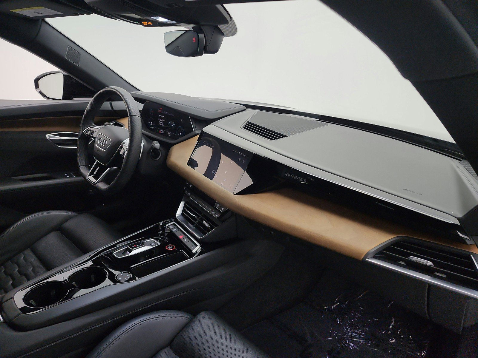 Used 2023 Audi e-tron GT Premium Plus image 18