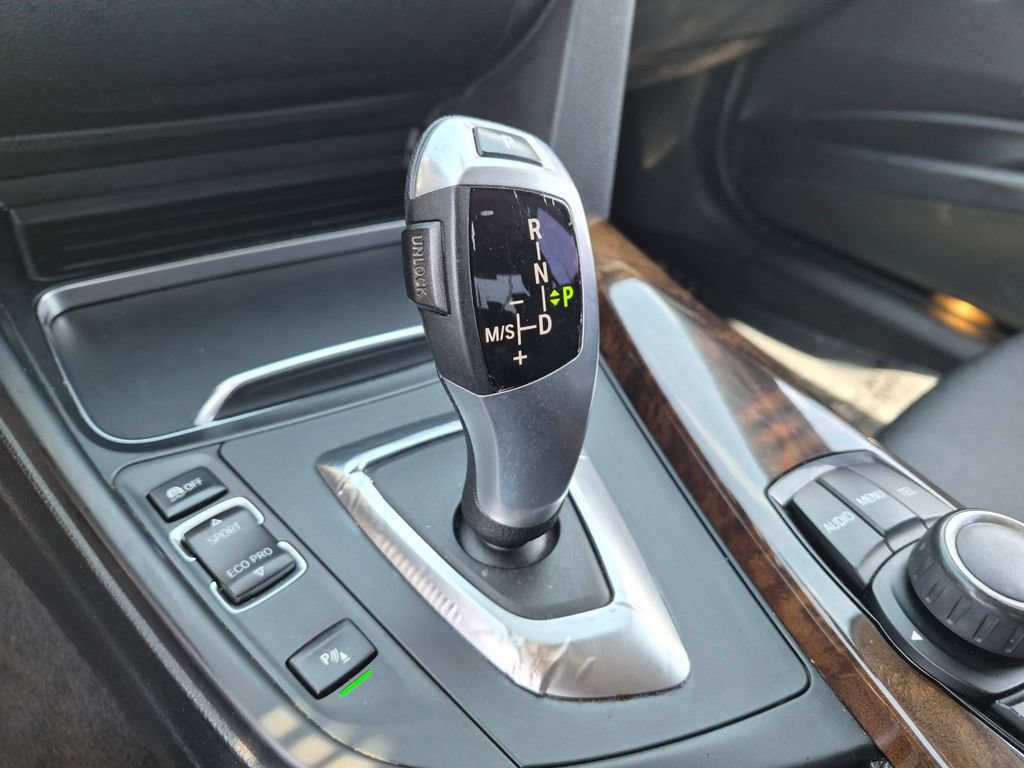 Used 2016 BMW 320i Sedan RWD image 12