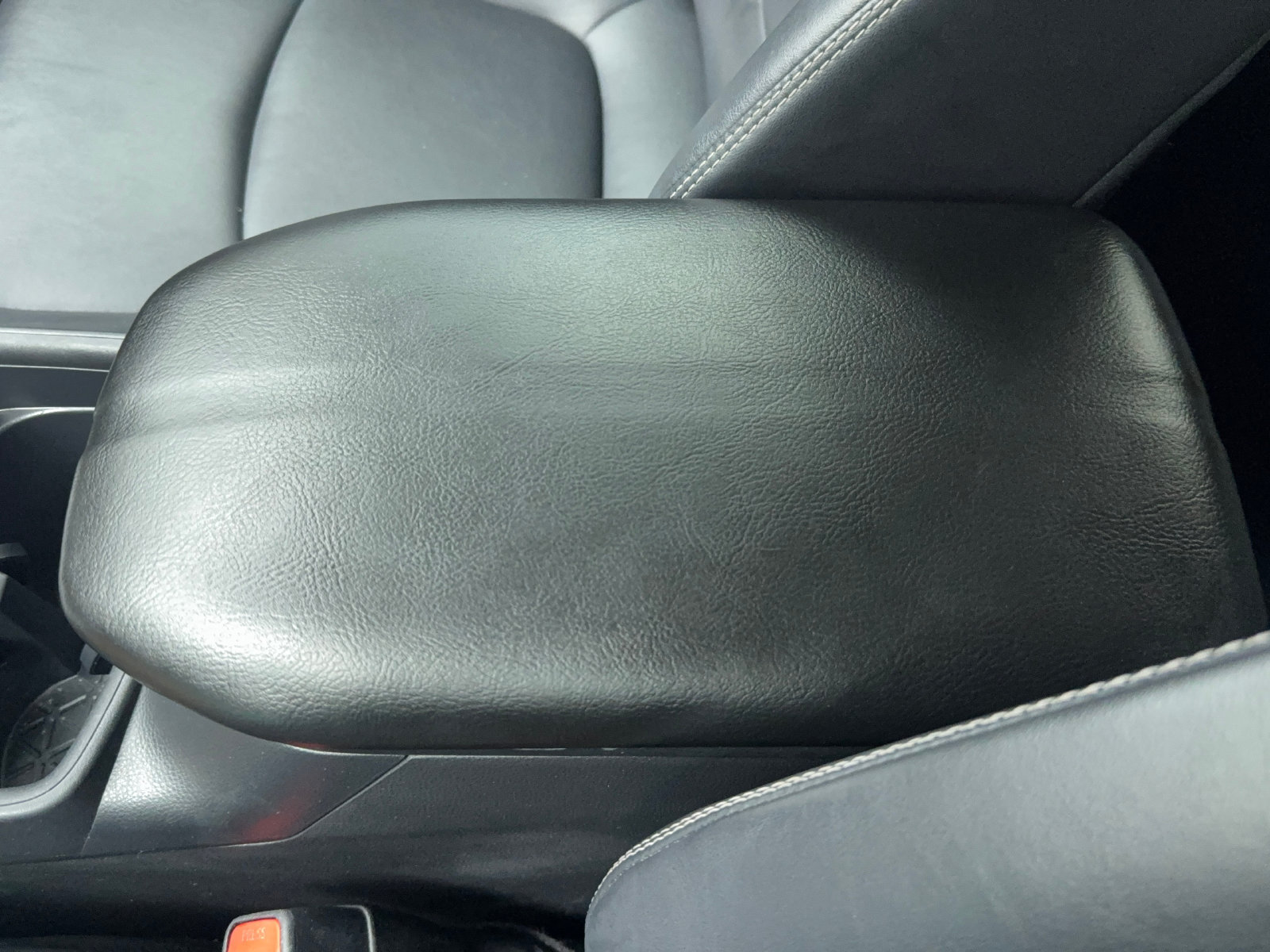 Used 2020 Toyota RAV4 XLE Premium FWD image 31