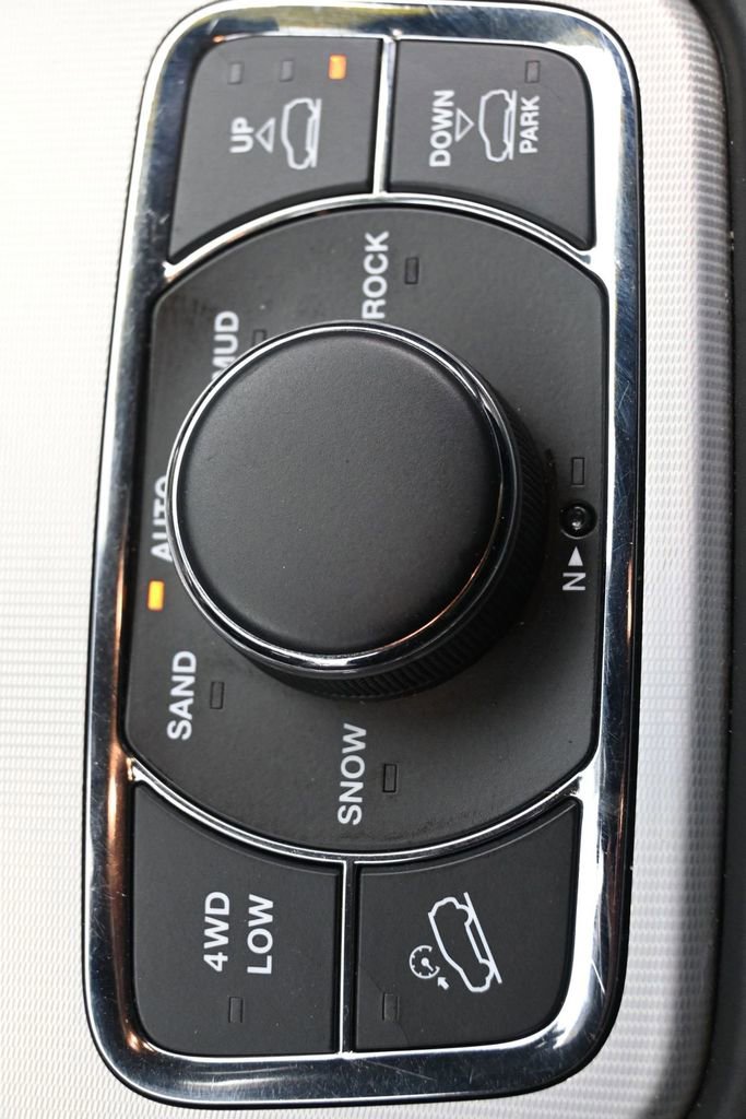 Used 2019 Jeep Grand Cherokee Summit AWD/4WD image 16