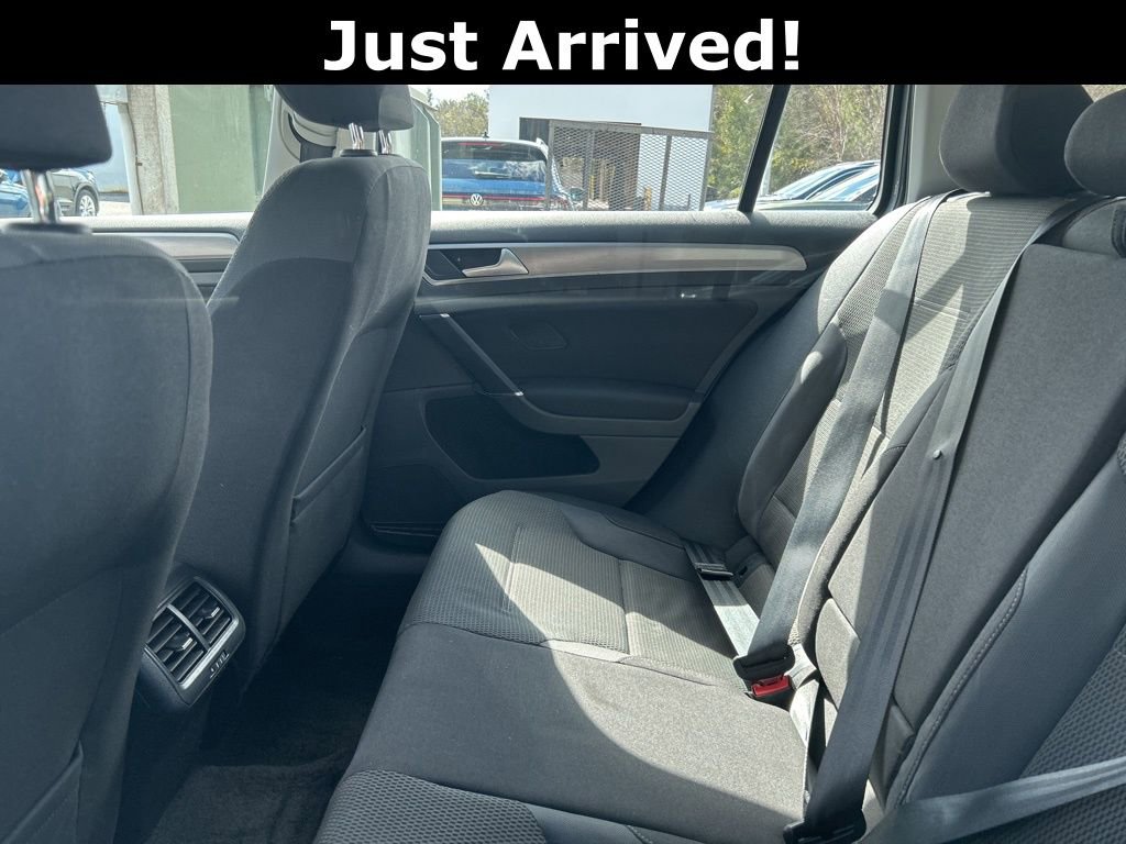 Used 2017 Volkswagen Golf S image 9