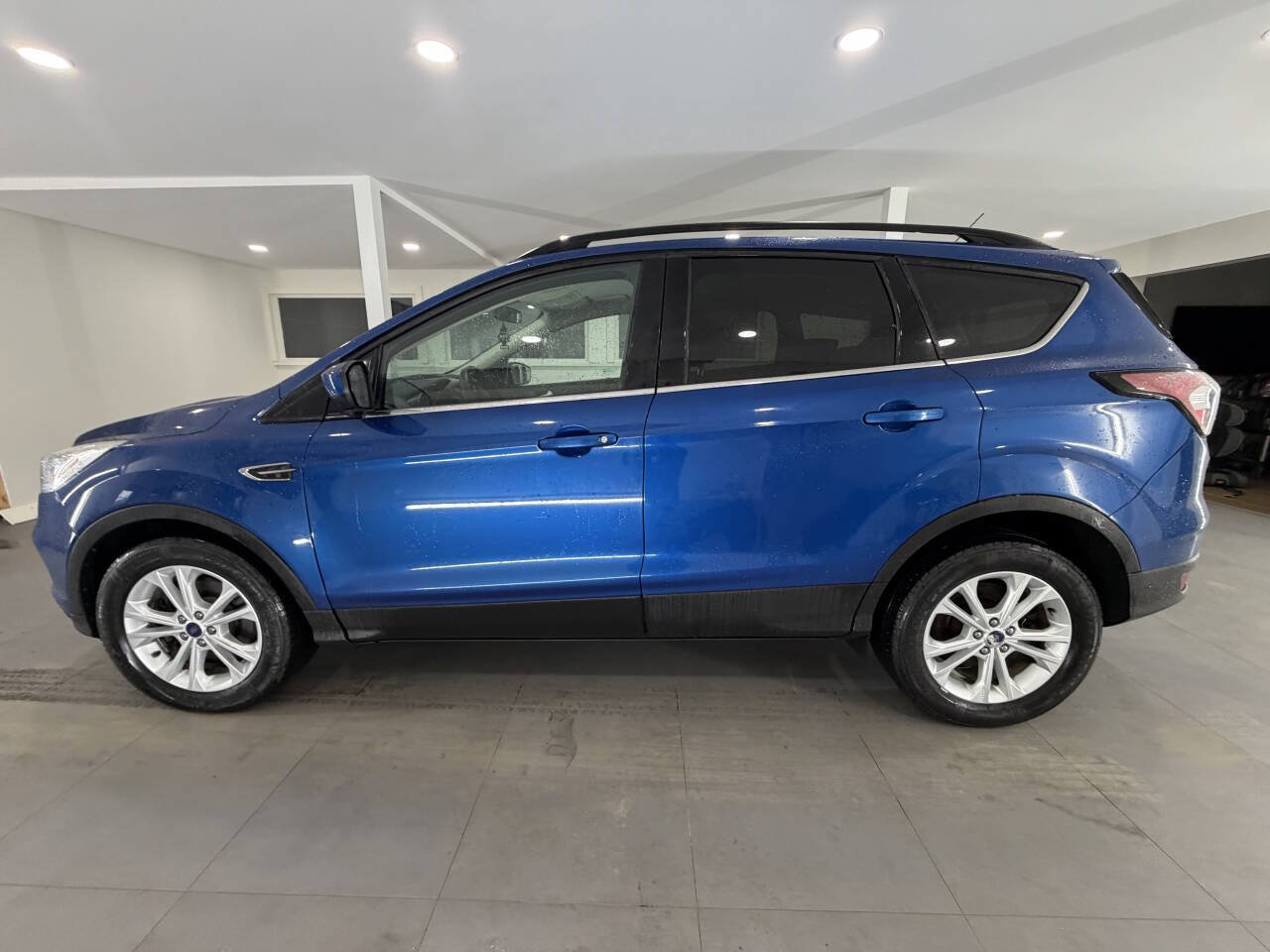 Used 2017 Ford Escape SE w/ Equipment Group 201A AWD/4WD image 4