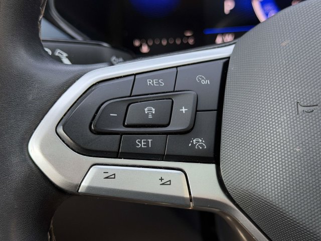 Used 2023 Volkswagen Taos SE w/ Panoramic Sunroof Package AWD/4WD image 23