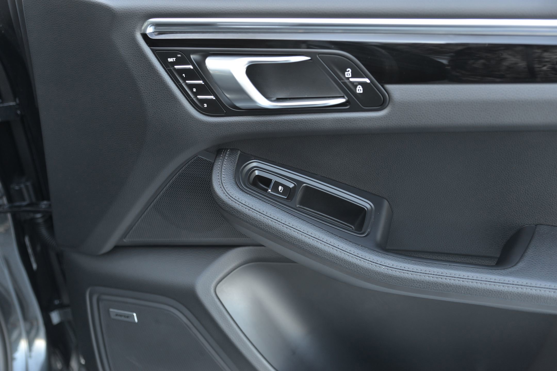 Certified 2025 Porsche Macan image 24