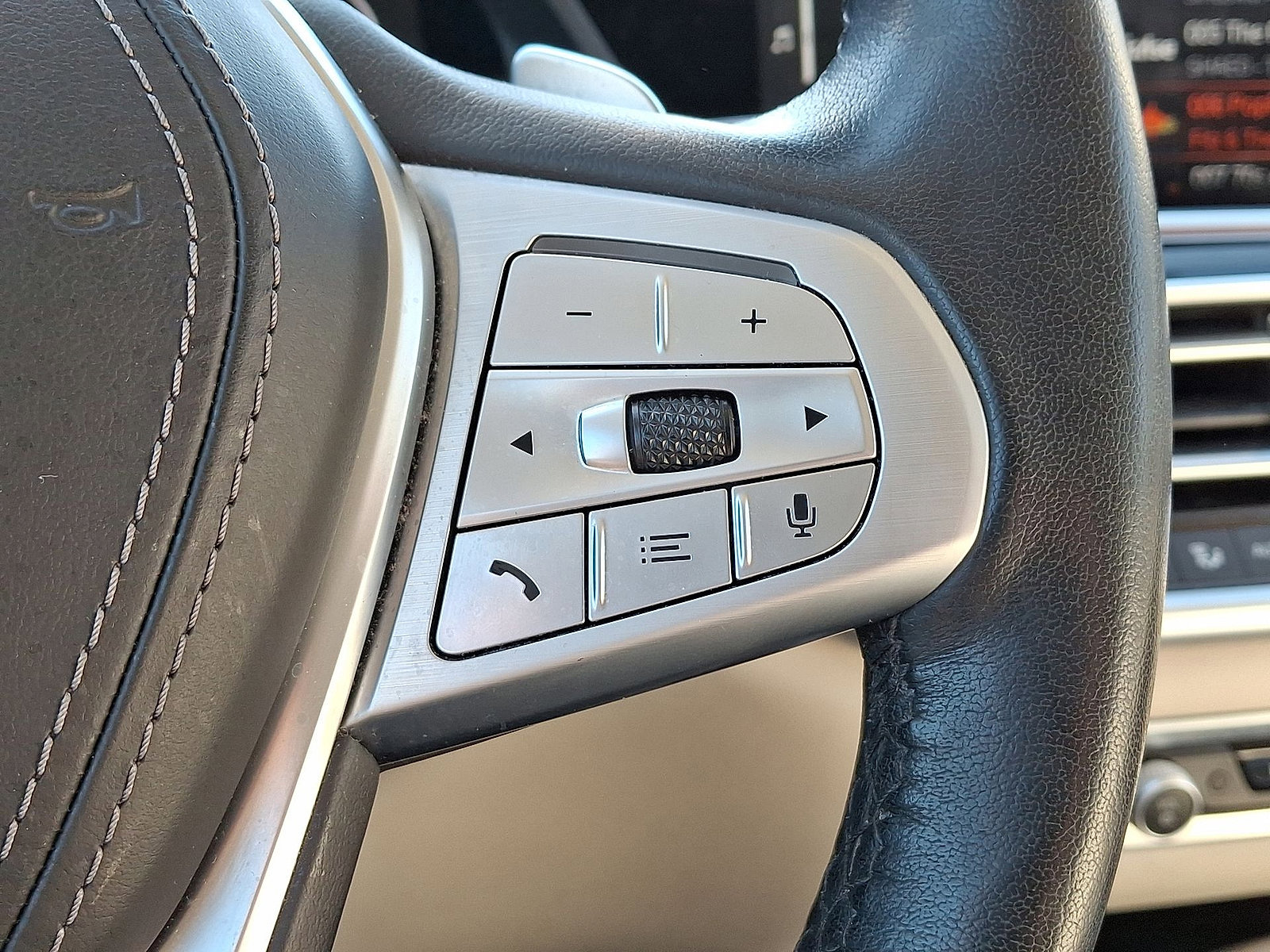 Used 2022 BMW X7 xDrive40i w/ Executive Package image 18