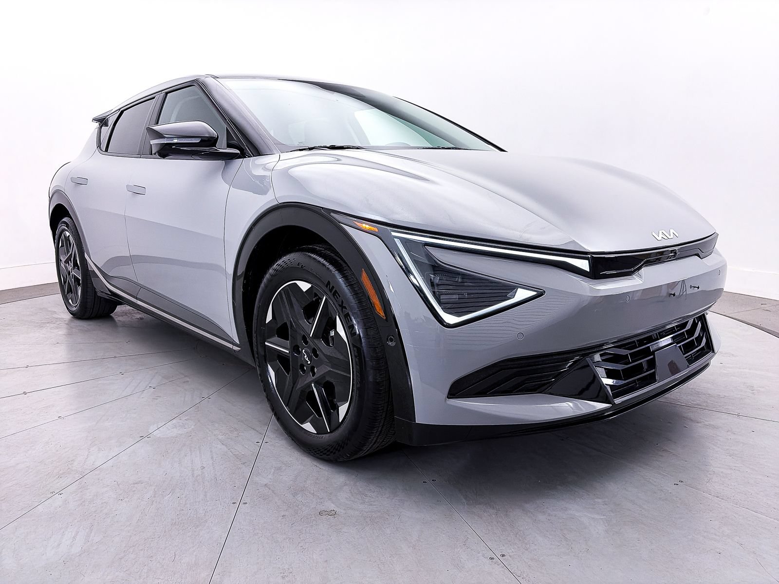 Used 2025 Kia EV6 Wind RWD image 11
