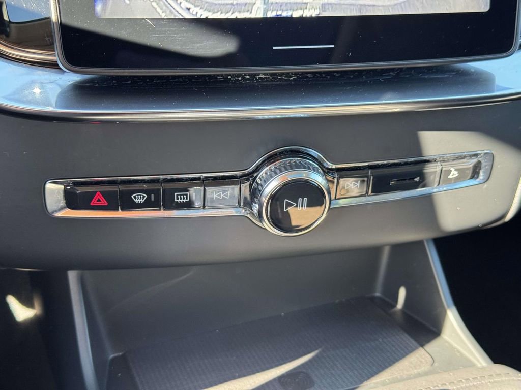 Certified 2026 Volvo XC90 T8 Plus w/ Protection Package Premier image 27