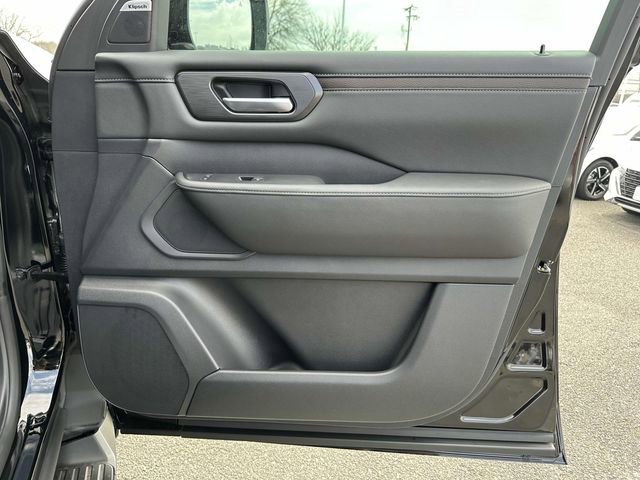 New 2025 Nissan Armada SL image 8