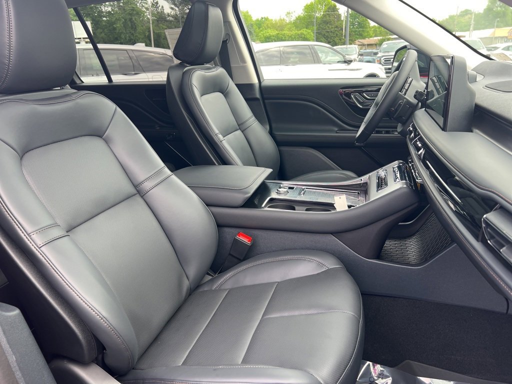 New 2025 Lincoln Aviator AWD w/ Jet Appearance Package image 3