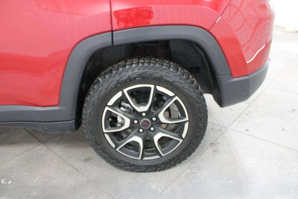 Used 2025 Jeep Compass Trailhawk AWD/4WD image 37