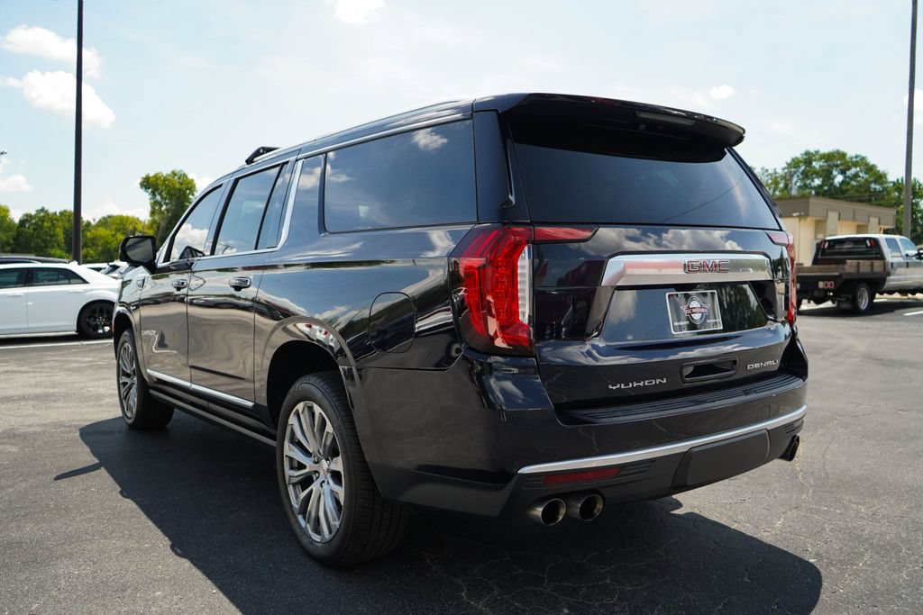 Used 2021 GMC Yukon XL Denali w/ Denali Premium Package AWD/4WD image 3