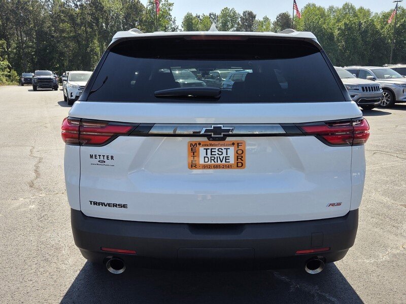 Used 2023 Chevrolet Traverse RS FWD image 10