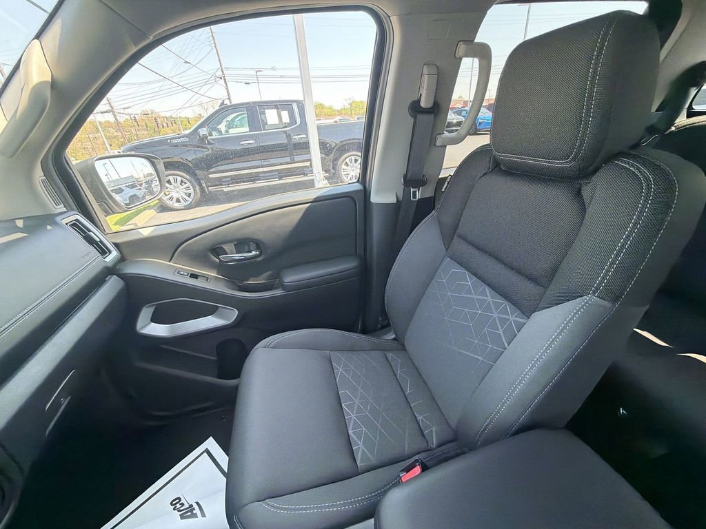 Used 2025 Nissan Frontier SV w/ SV Convenience Package image 29