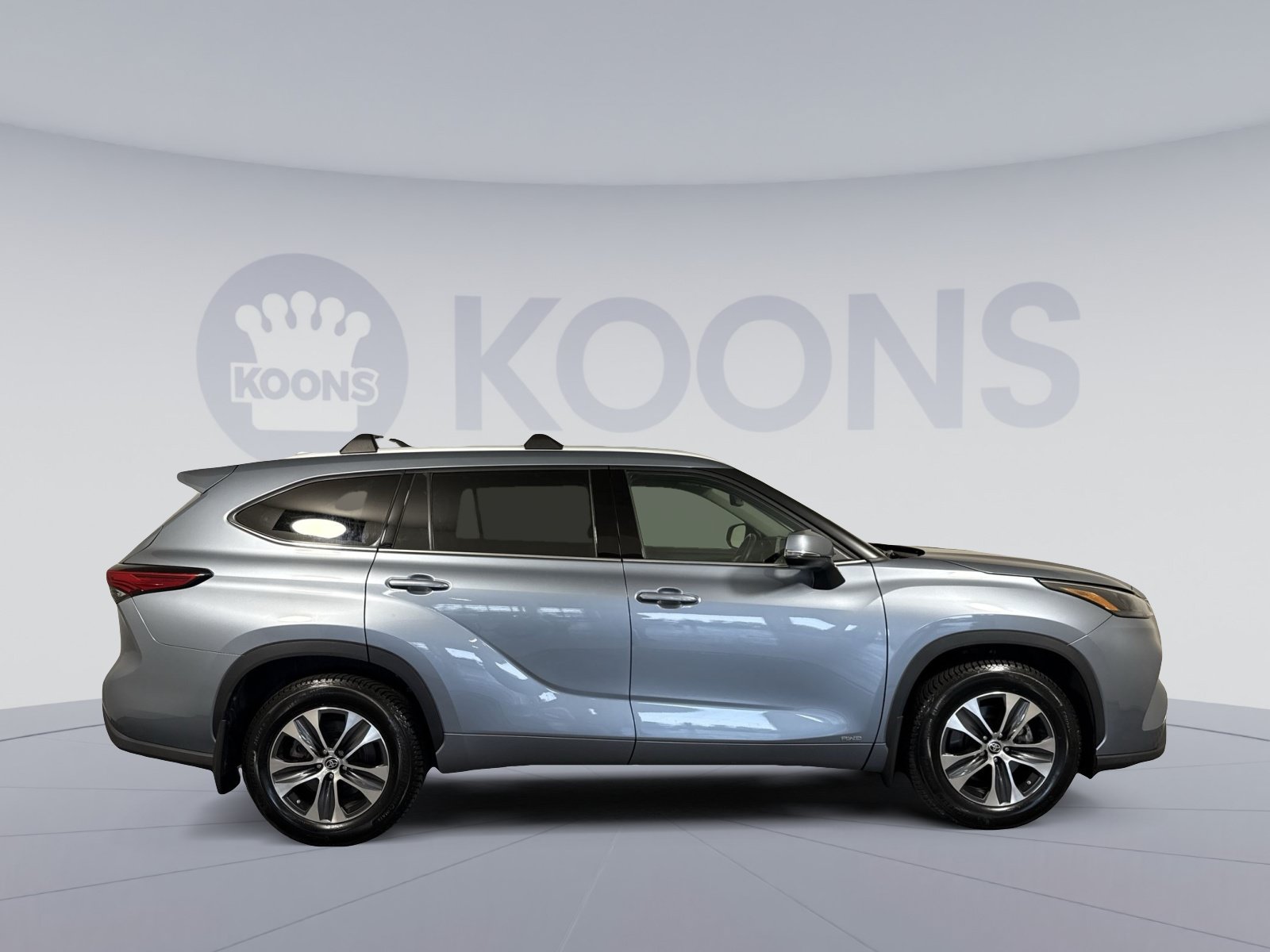 Used 2022 Toyota Highlander XLE AWD/4WD image 8