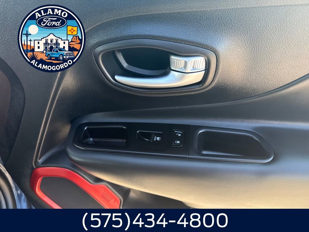 Used 2022 Jeep Renegade Trailhawk image 16