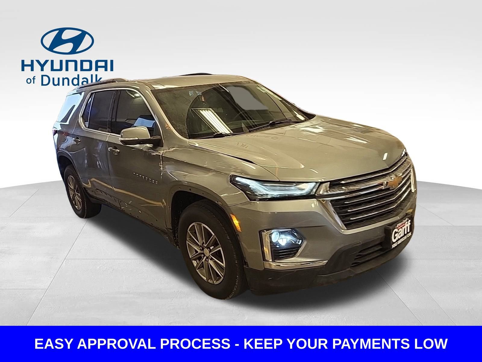 Used 2023 Chevrolet Traverse LT image 2