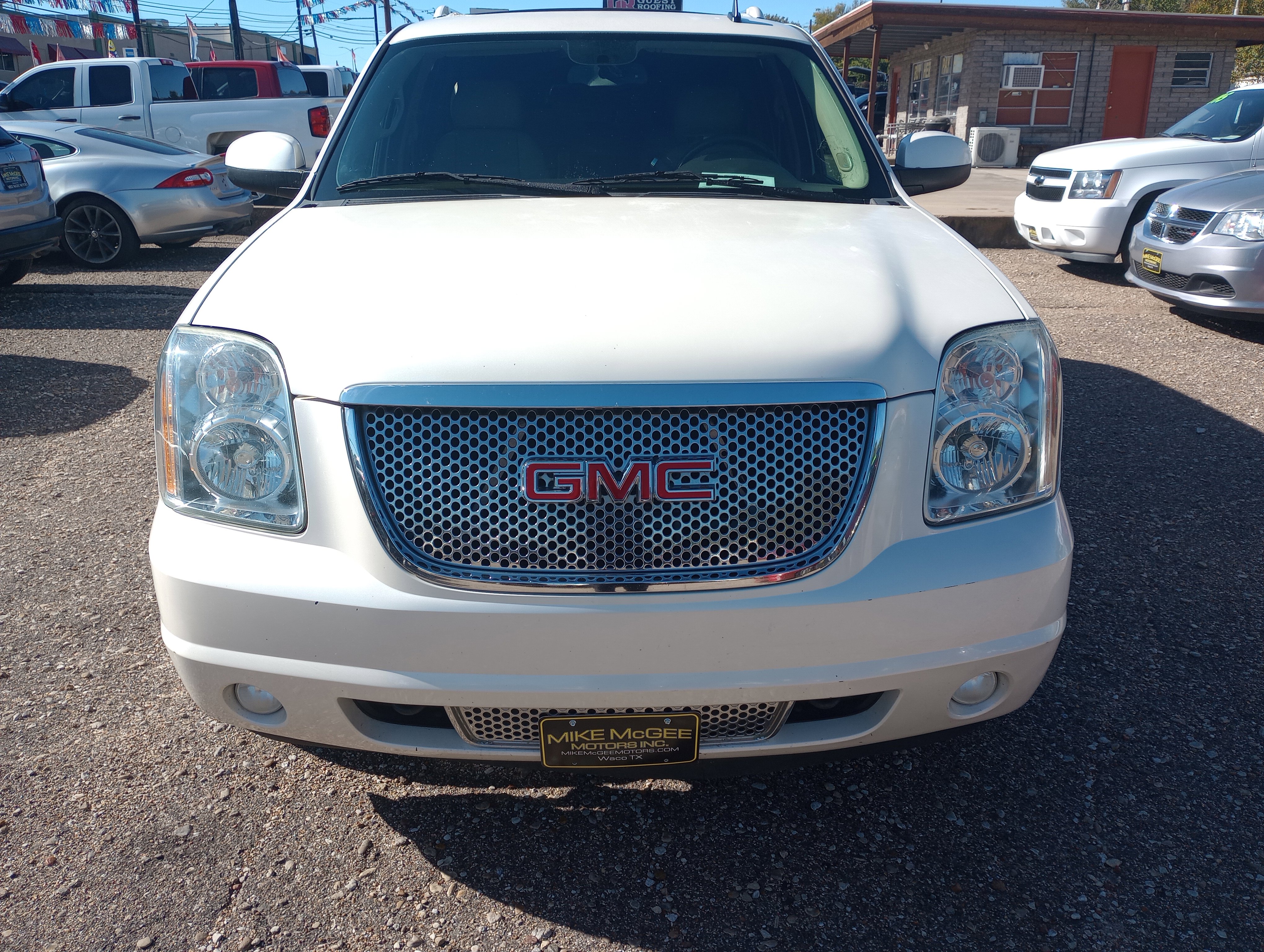 Used 2014 GMC Yukon XL Denali image 2